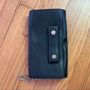 Cloe black clutch